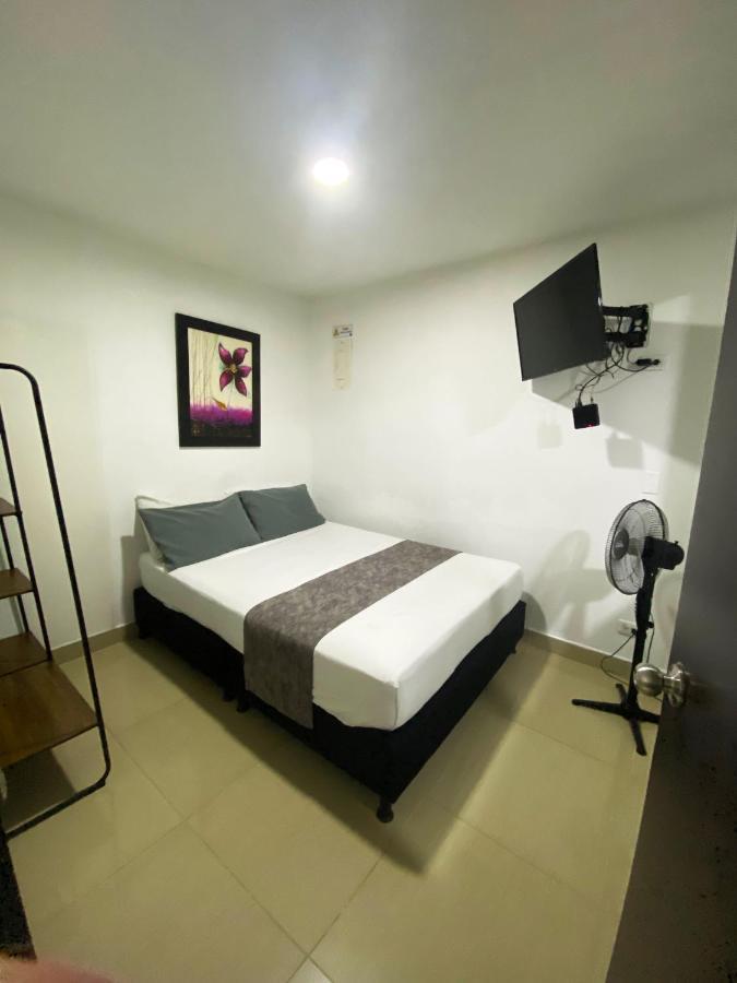 33 Hotel Bulerias ميديلين المظهر الخارجي الصورة