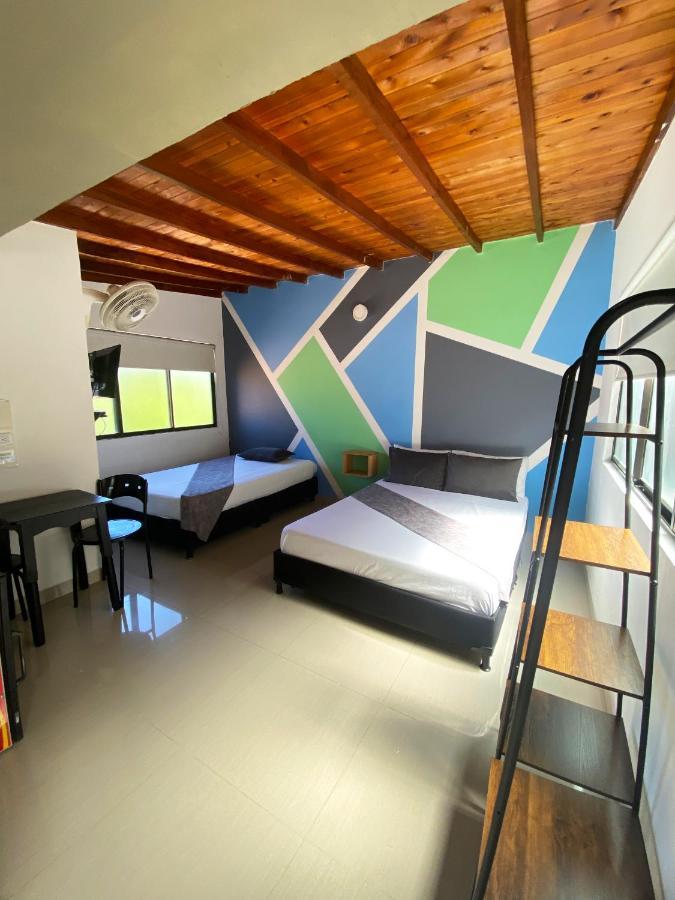 33 Hotel Bulerias ميديلين المظهر الخارجي الصورة