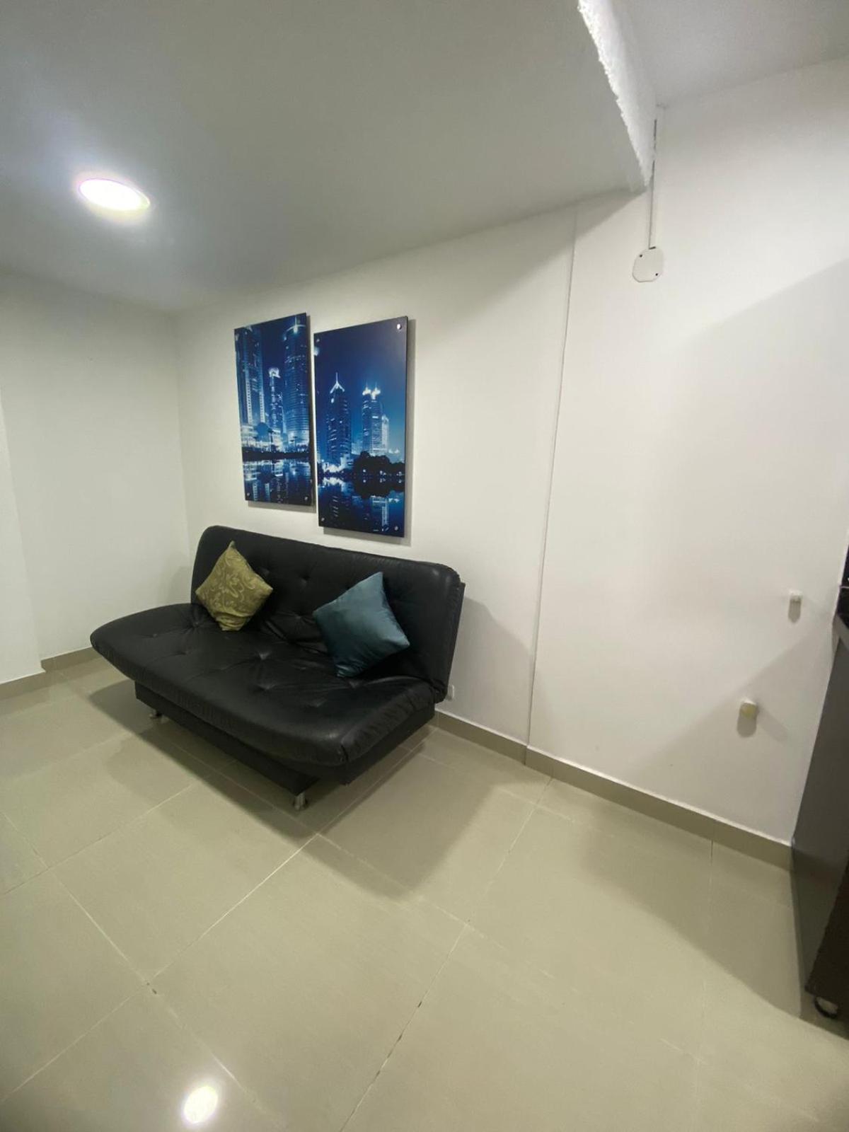 33 Hotel Bulerias ميديلين المظهر الخارجي الصورة