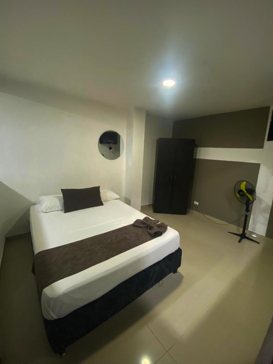 33 Hotel Bulerias ميديلين المظهر الخارجي الصورة