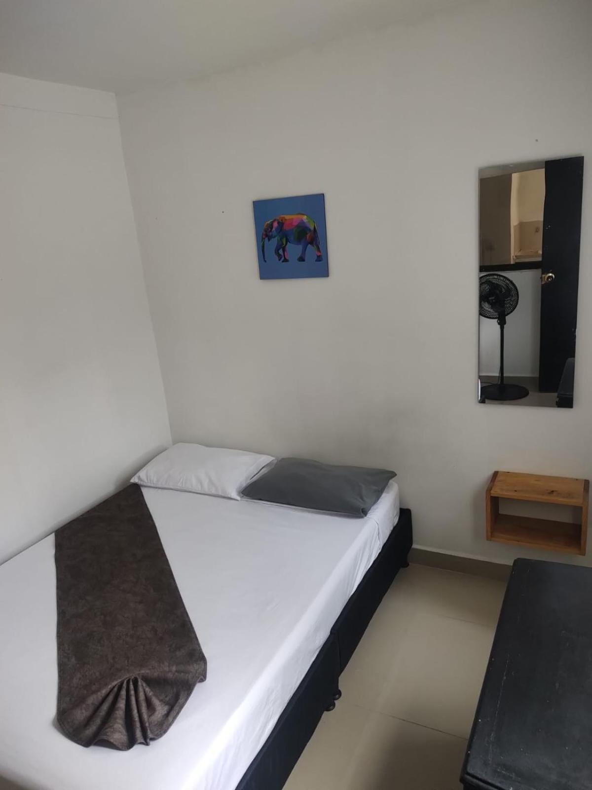 33 Hotel Bulerias ميديلين المظهر الخارجي الصورة