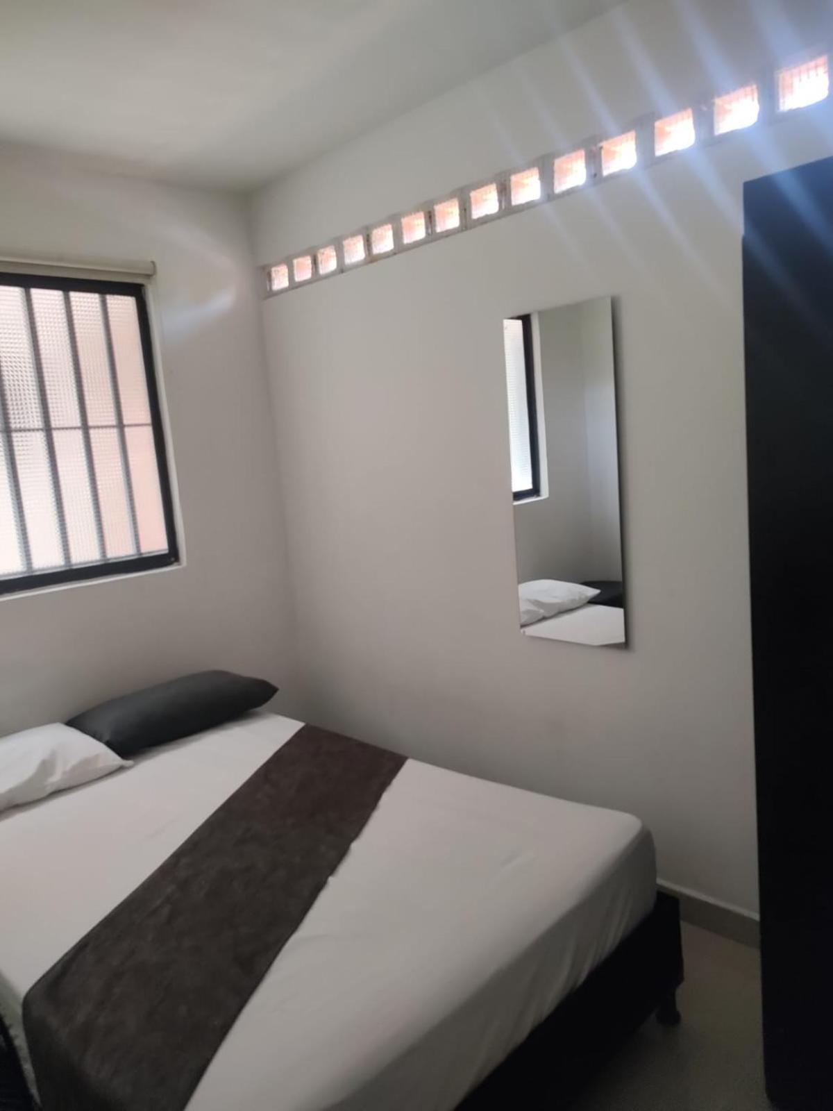 33 Hotel Bulerias ميديلين المظهر الخارجي الصورة